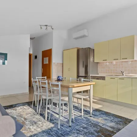 Apartment Petrinic-sea View & Pool By Guide