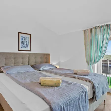 Appartamento Petrinic-sea View & Pool By Guide Pola