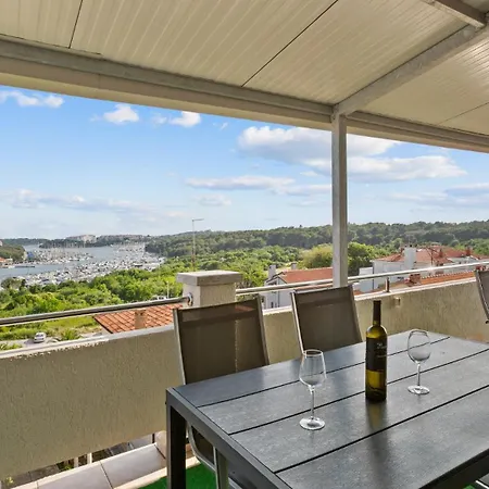 Petrinic-sea View & Pool By Guide Apartamento Pula